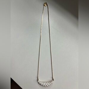 Vintage Avon White and Gold Tone Gatsby Necklace 1981